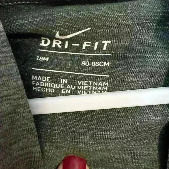 Boys 18 Nike drifit pullover. Black and gray EUC - Picture 3 of 3